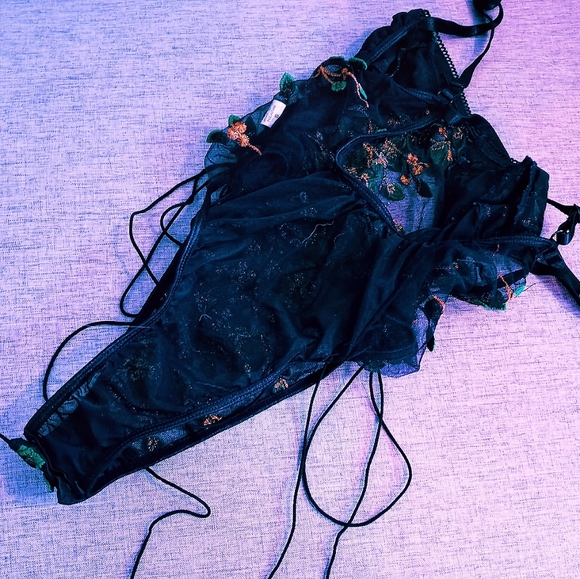 Floral Embroidered Mesh Lace-up Teddy Bodysuit - Picture 6 of 6